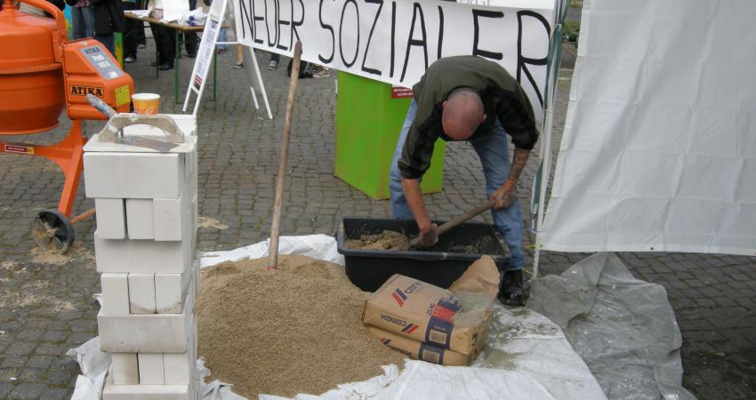 "Neubeginn des sozialen Wohnungsbaus" – Aktion am 31.08.2011